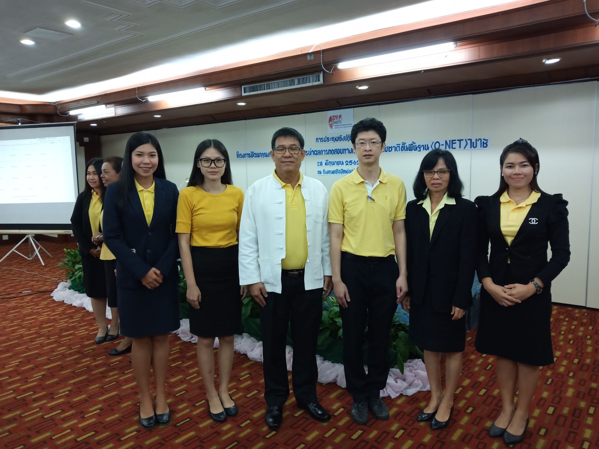 ประชุมปฏิบัติการการนำผล ONET ไปสู่การพัฒนาคุณภาพการเรียนการสอนเพื่อยกระดับผลสัมฤทธิ์ทางการเรียนของนักเรียน กับ ผู้อำนวยการโรงเรียนและคณะครู โรงเรียนบ้านทุ่งเสี้ยว(นวรัฐ)