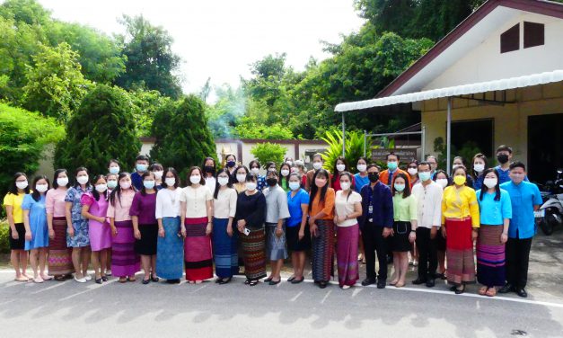 พิธีสักการะ ไหว้ศาลพระภูมิเจ้าที่ ตามประเพณีเดือนเก้าชาวล้านนา เพื่อเป็นสิริมงคล