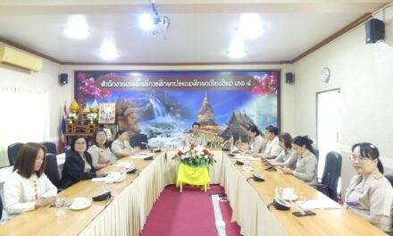 ประชุมร่วมกับสำนักงานเขตพื้นที่การศึกษาประถมศึกษาเชียงใหม่ เขต 2 ซึ่งเป็นสถานีแก้หนี้ครูต้นแบบที่มีผลการดำเนินงานสำเร็จ 100%