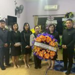 กลุ่มอำนวยการ ร่วมวางพวงหรีดเคารพศพ คุณพ่อธนพัฒน ปินตาปัน บิดาของ นางอัญมณี จีนประดิษฐ์ นักทรัพยากรบุคคล